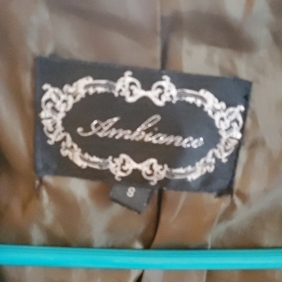 Mid length woman's jacket - Picture 11 of 11